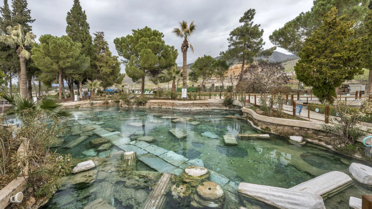 What are the facilities provided by Pamukkale hotels?