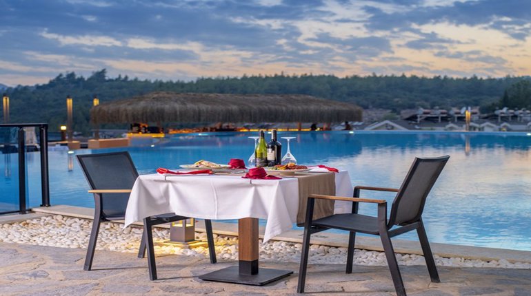 Orka Cove Hotel Penthouse & Suites