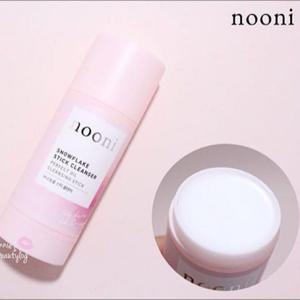 picture of NOONI Snowflake Travel Stick Cleanser