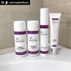 picture of Pesona Clinic Acne Clarifying Cleanser