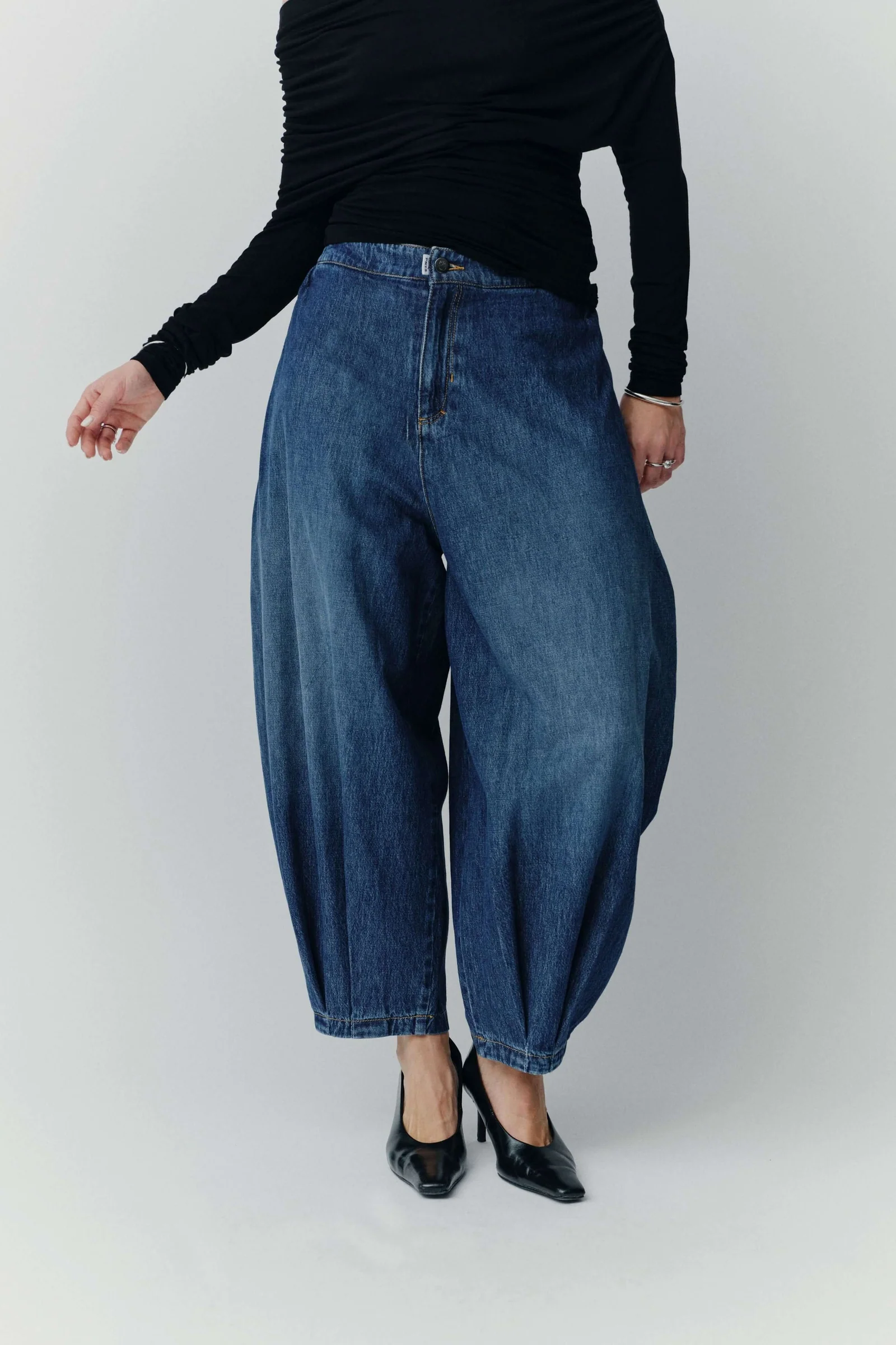 05_The O Shape Balloon - Jeans