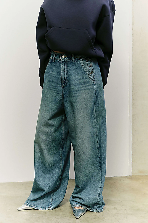 22_OVER THE TOP BUTTONS - Jeans