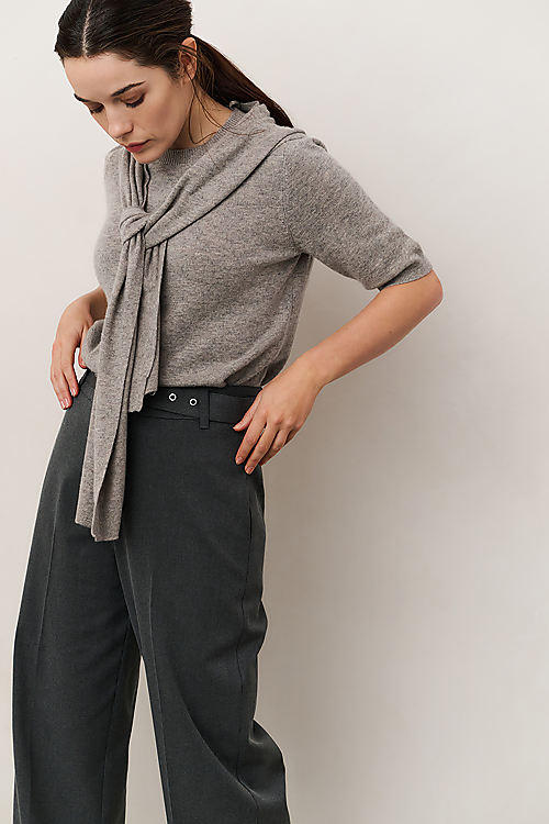 Kurzärmeliger Pullover mit Schaldetail Grau