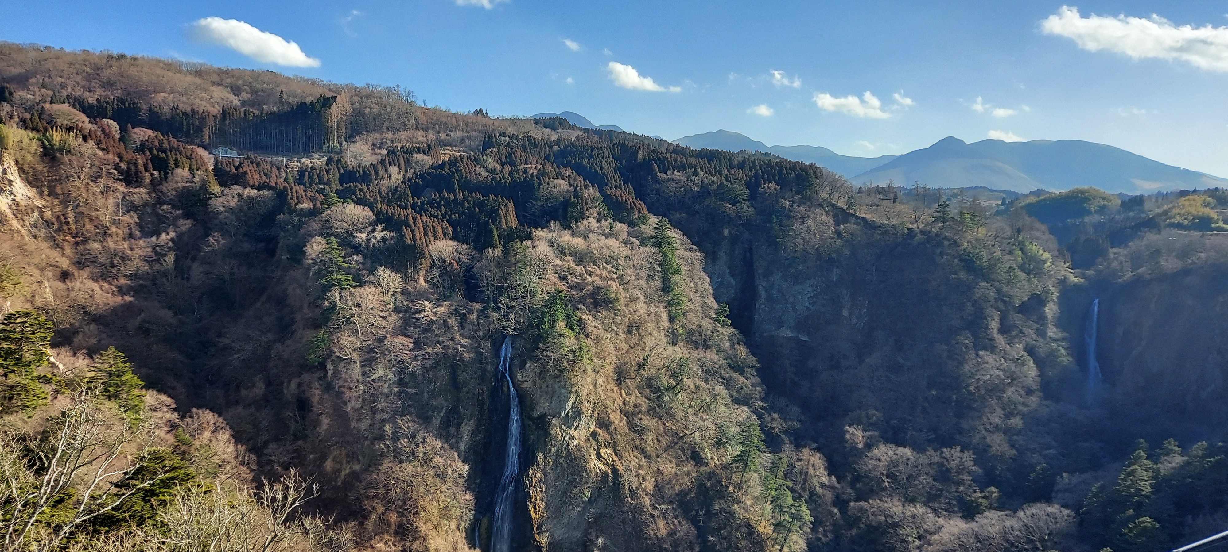 震動の滝