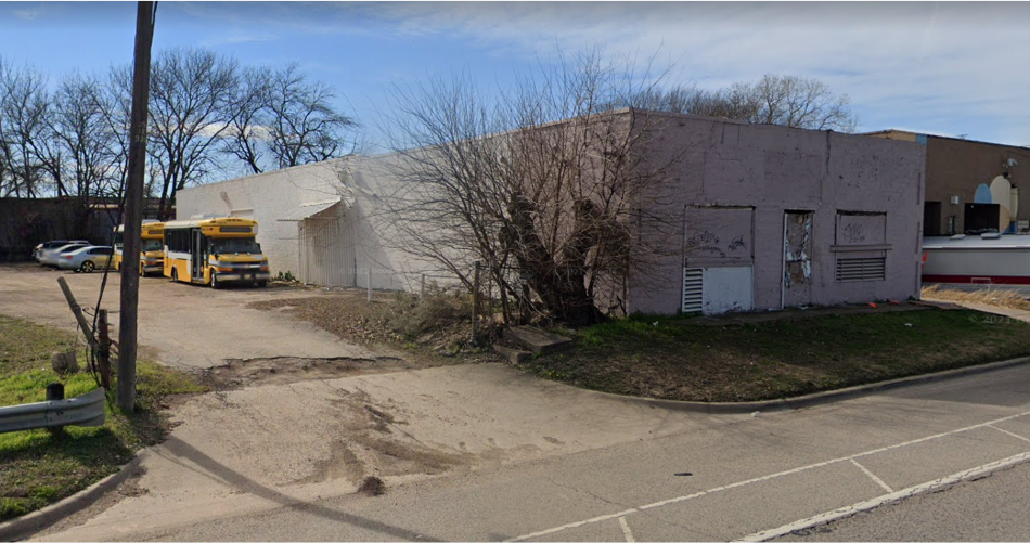 1223 S Riverfront Blvd