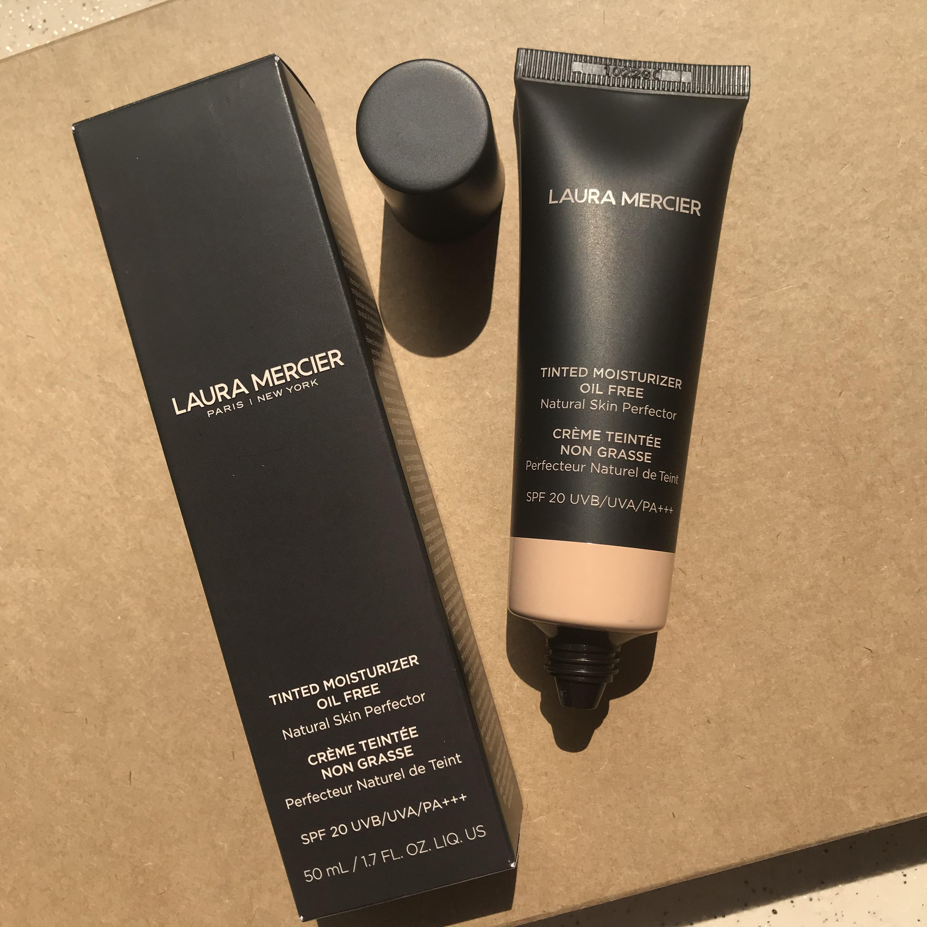 Tinted moisturizer Laura Mercier - Hidratante com filtro solar e cor