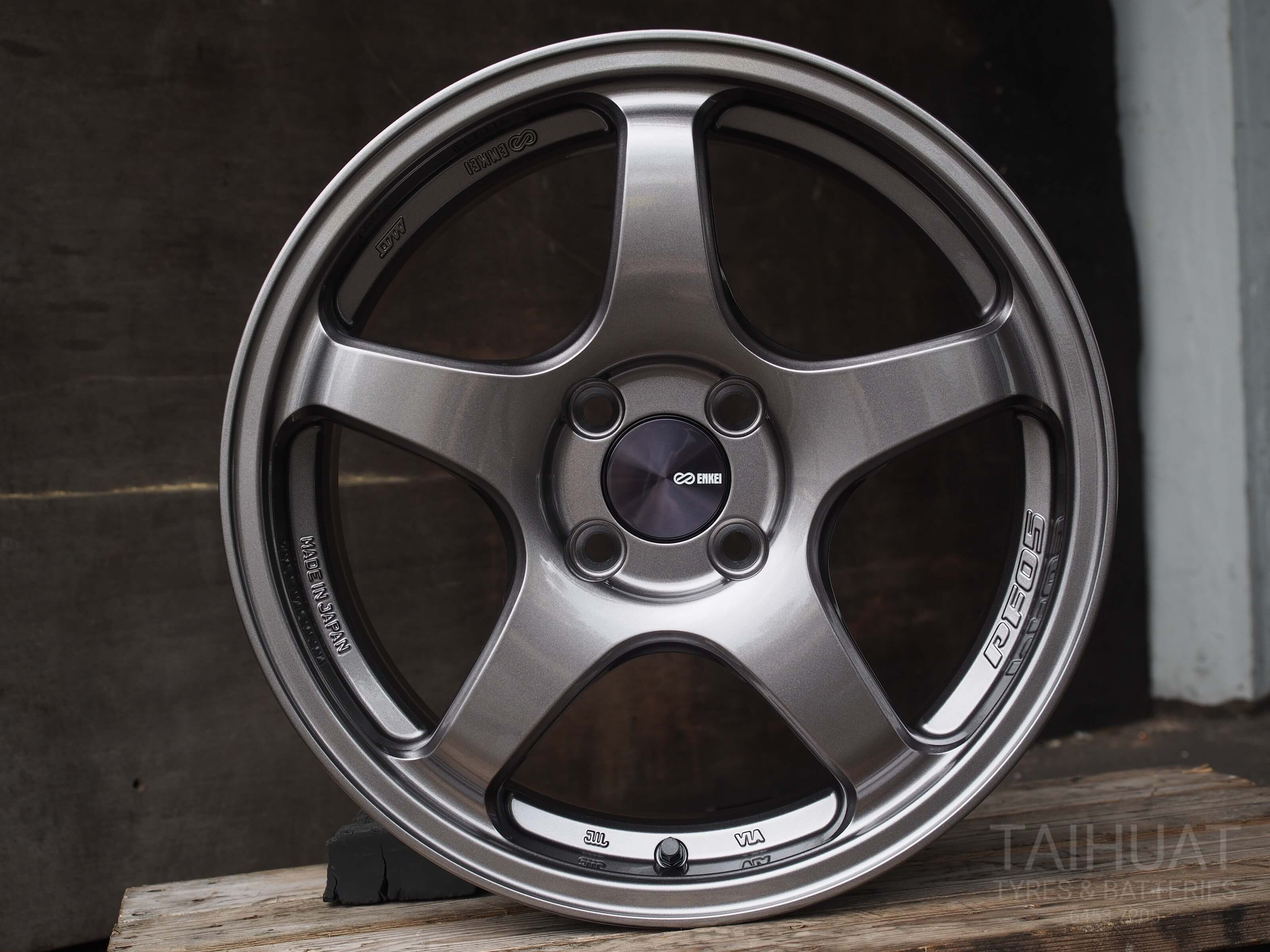 Enkei PF05 | Japan | Dark Silver Enkei PF05 | Japan | Dark Silver