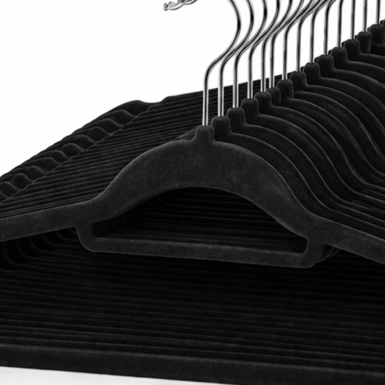 Cabide de Veludo Slim com Gravateiro 42cm Preto 10 peças - CVGPR42010