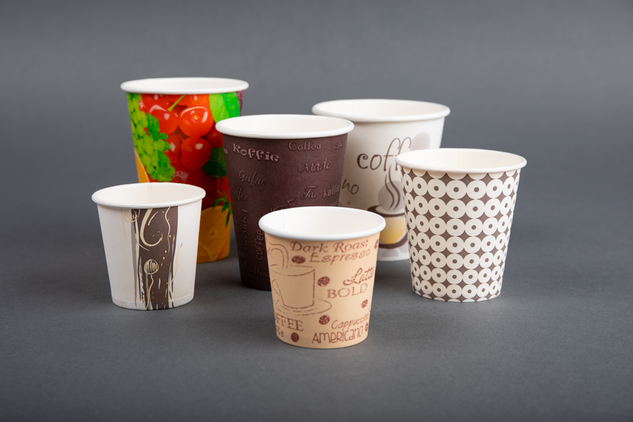 Plastic cups with lids and straws at GM Packaging – GM Packaging (UK) Ltd