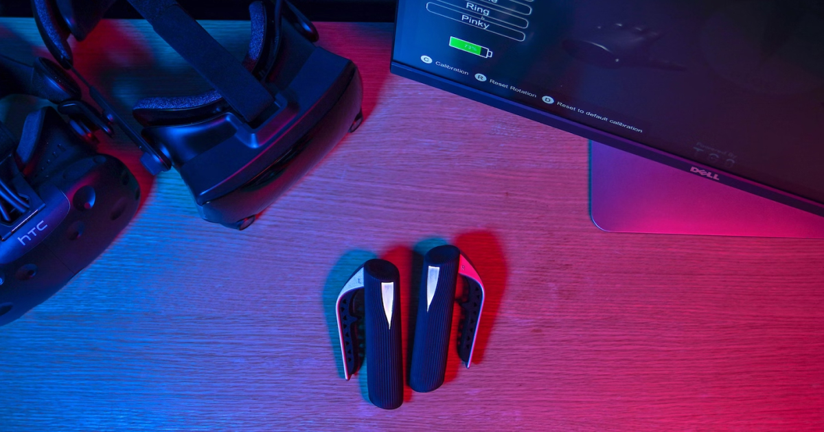 [美品・ほぼ未使用］etee VR コントローラー（SteamVR対応) VR体験をさらに高次元へ！没入感を高める