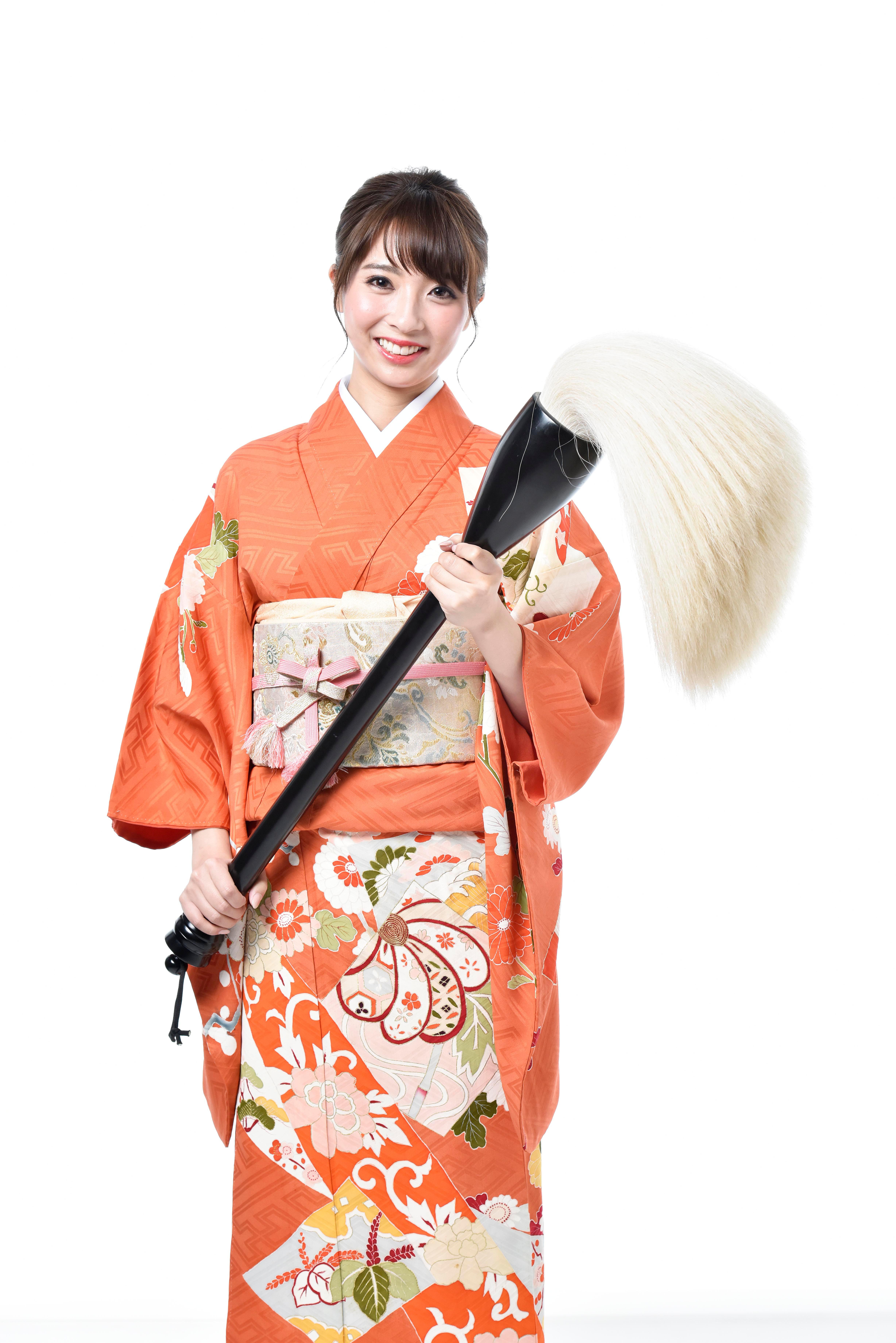 女性書家 / 書道家 上平桃凜 - Uehira Tourin