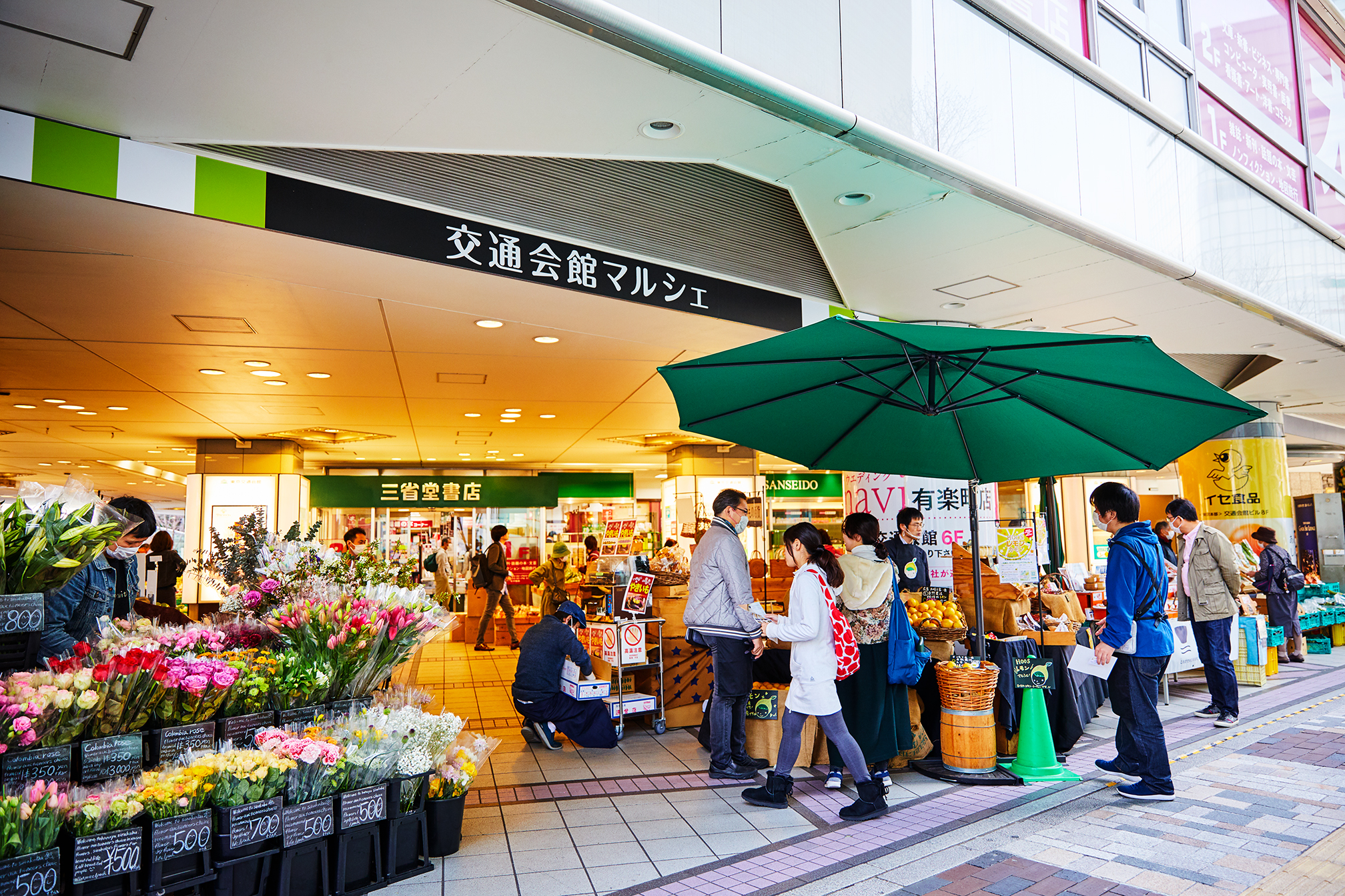 交通会館マルシェの会場