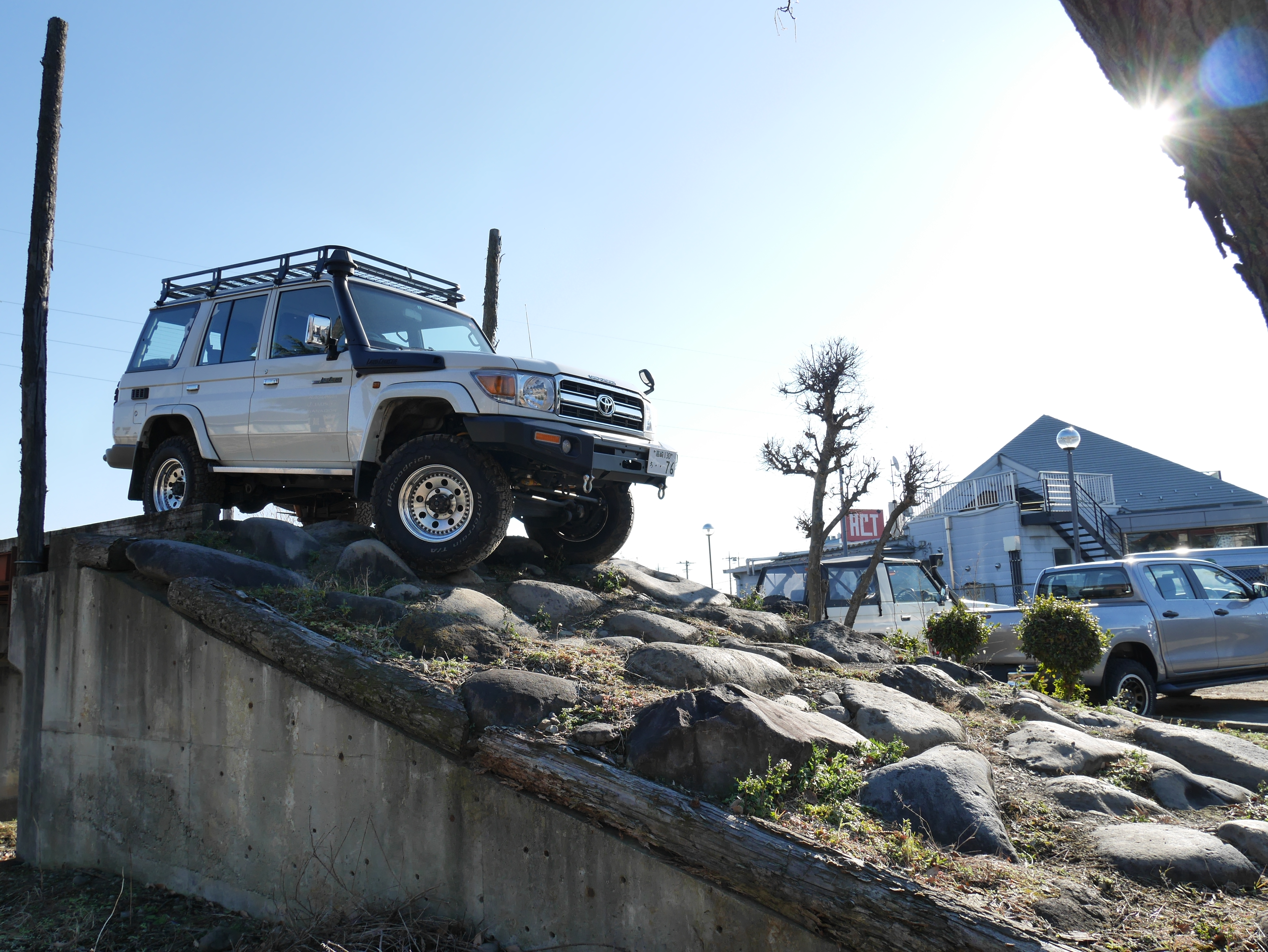 ヨコハマ iceGUARD G075 SUVランクル70引き取り限定。 アイスガード