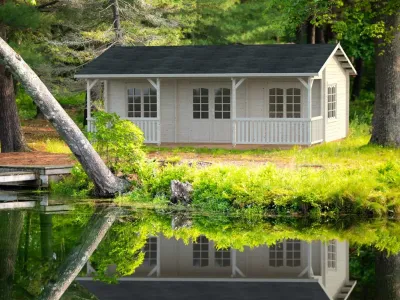 Ferienhaus Blockbohlenhaus Sandra 25,6+11,1 m² 44 mm naturbelassen Produktbild #1