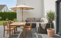 Gartenmöbel, Gartenstuhl, Gartentisch, Sonnenschirm, Terrassenboden