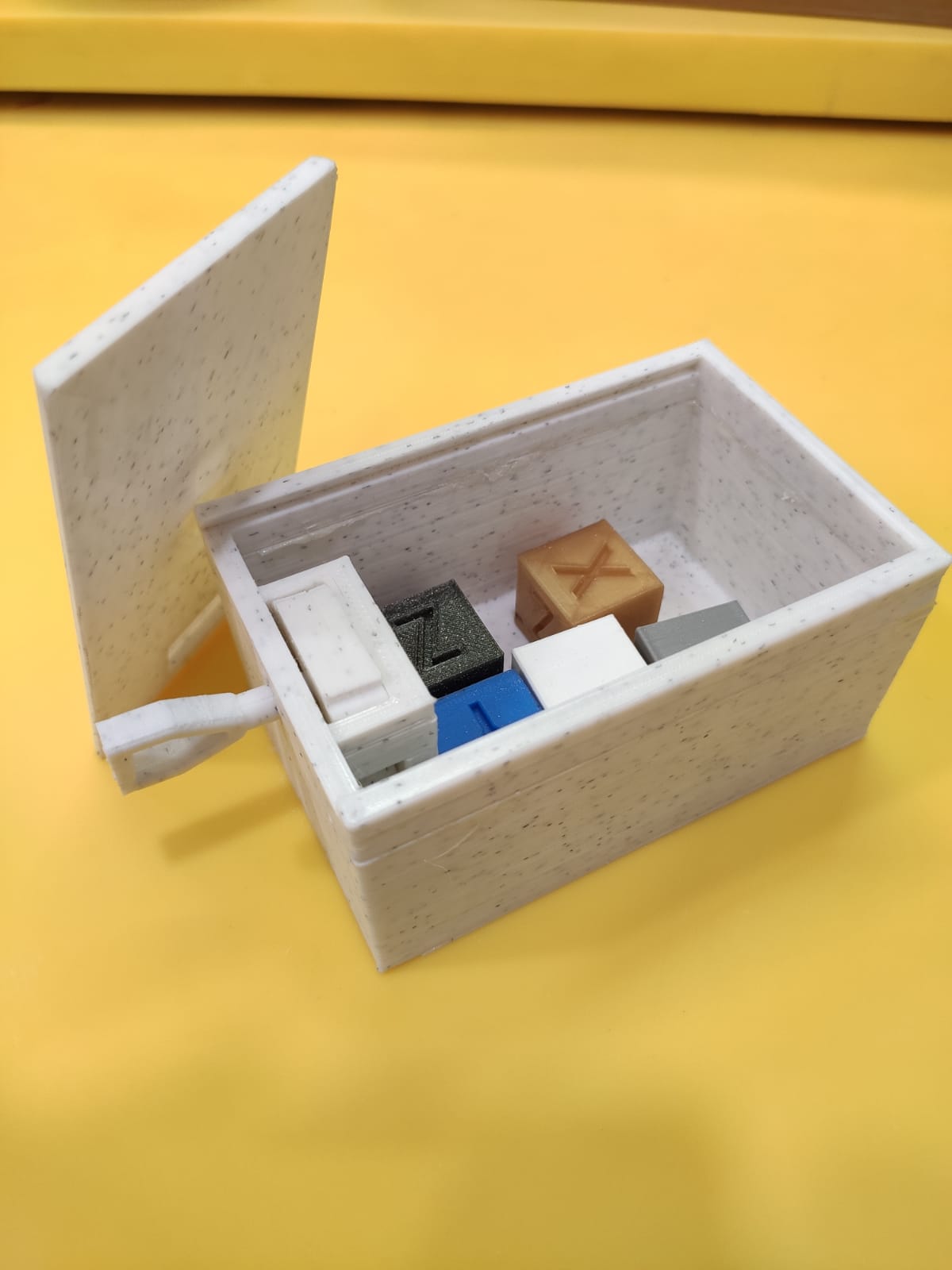 Lock Box with Sliding Lid by lavamind, Download free STL model