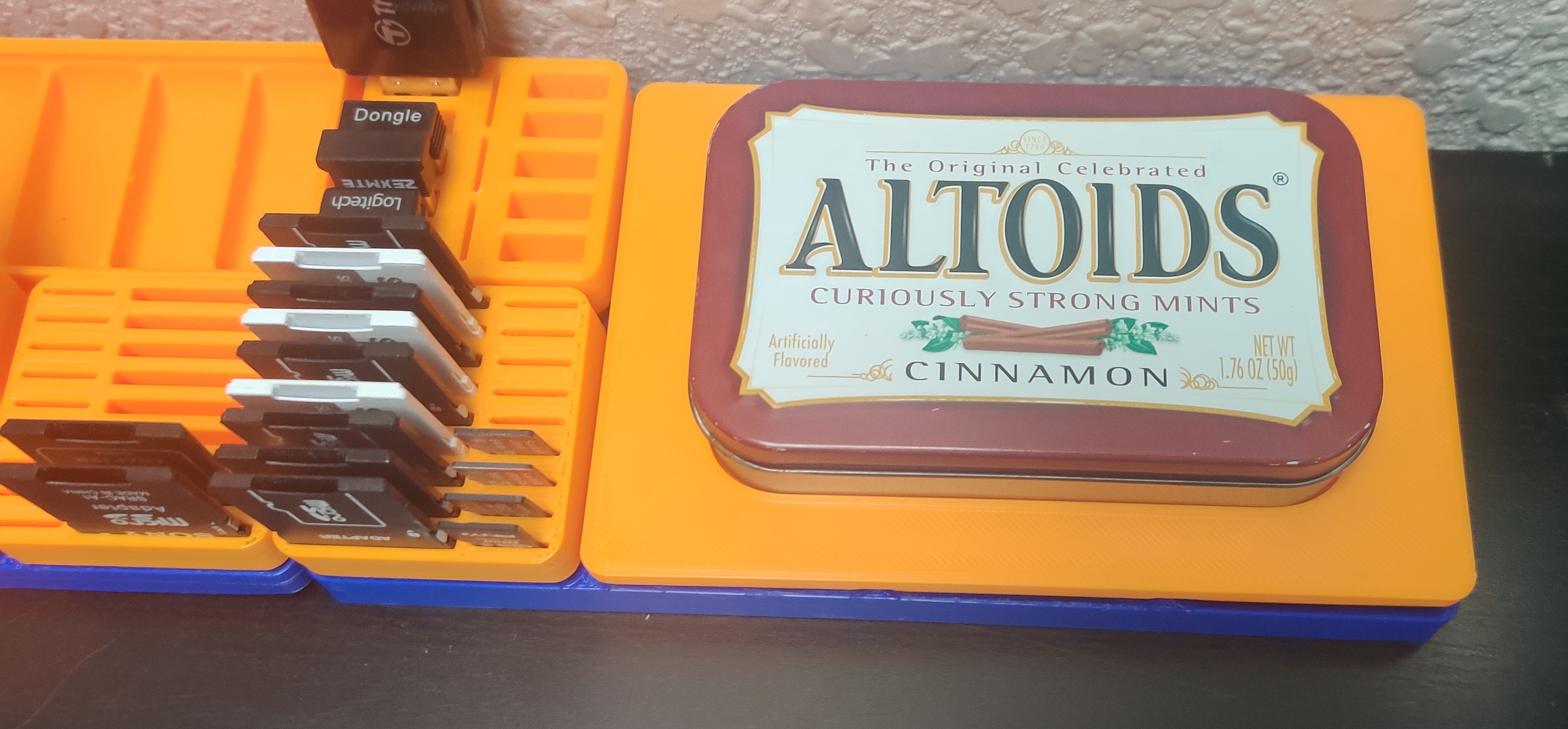 Makey Awards 2012 Nominee 01: Altoids Tin, Most Hackable Gadget - Make