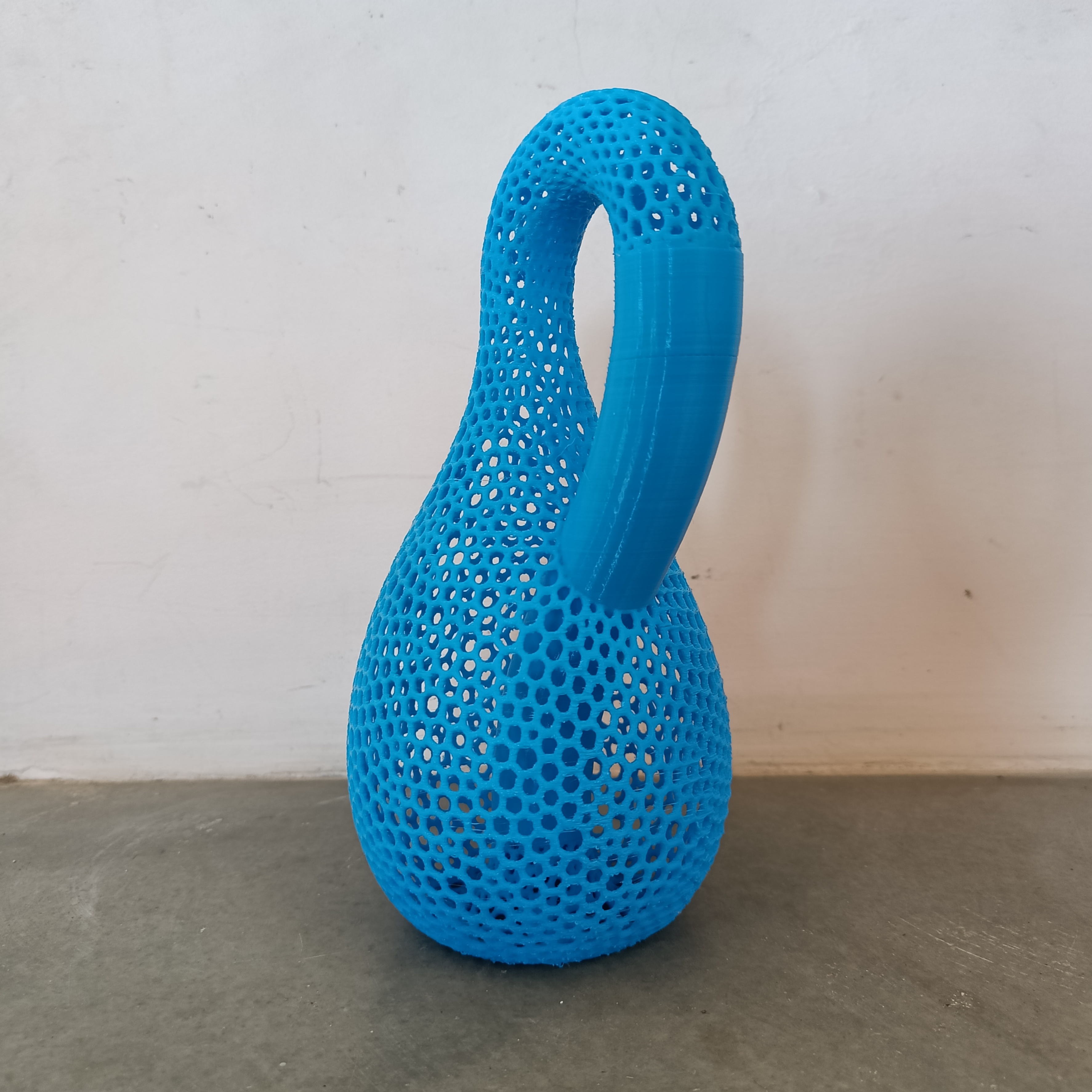 Bottle Voronoi style.STL - 3D model by 3DDesigner on Thangs