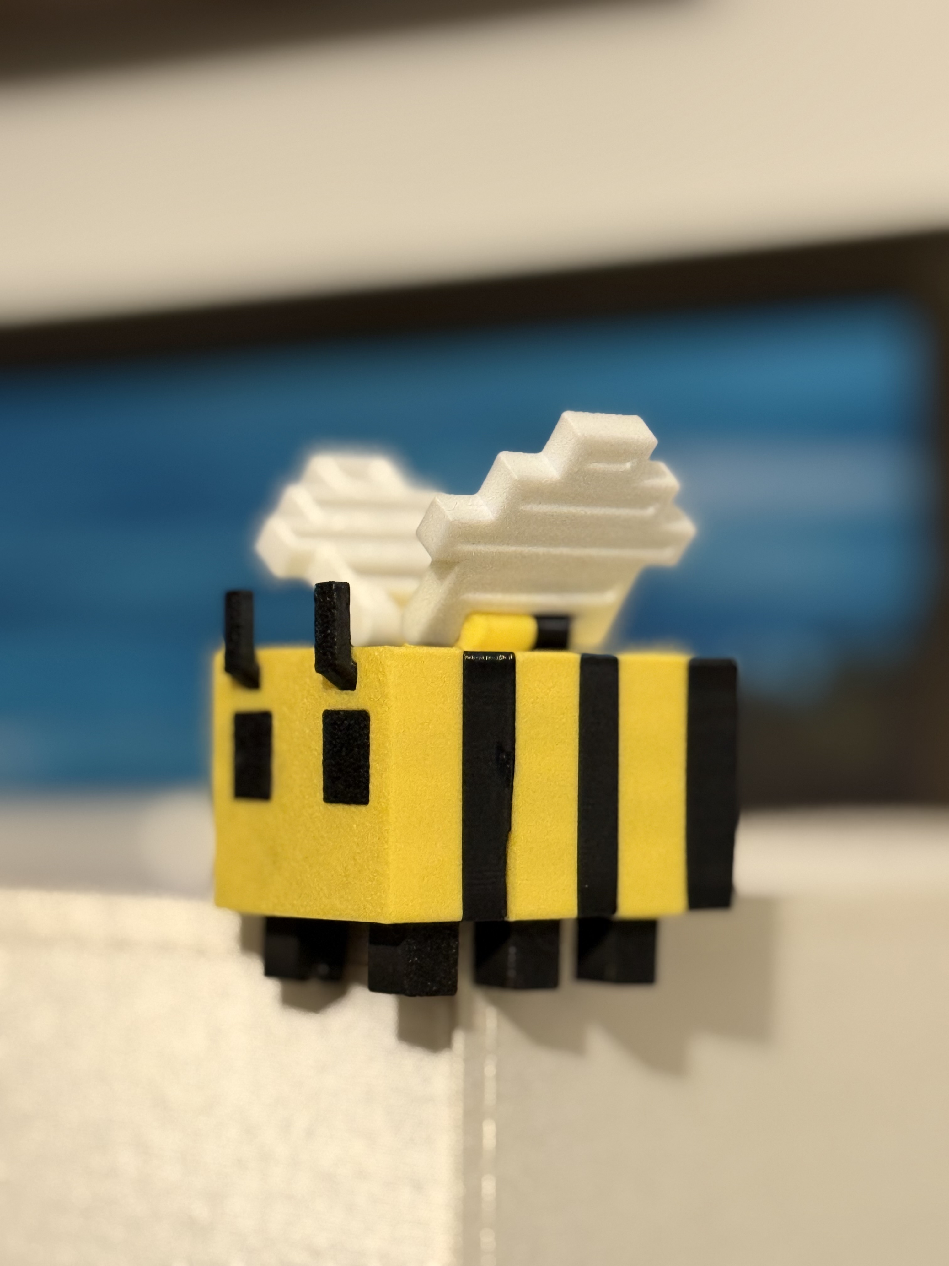 Minecraft Bee with Articulating Wings and Legs 3D 3MF Model — view 4