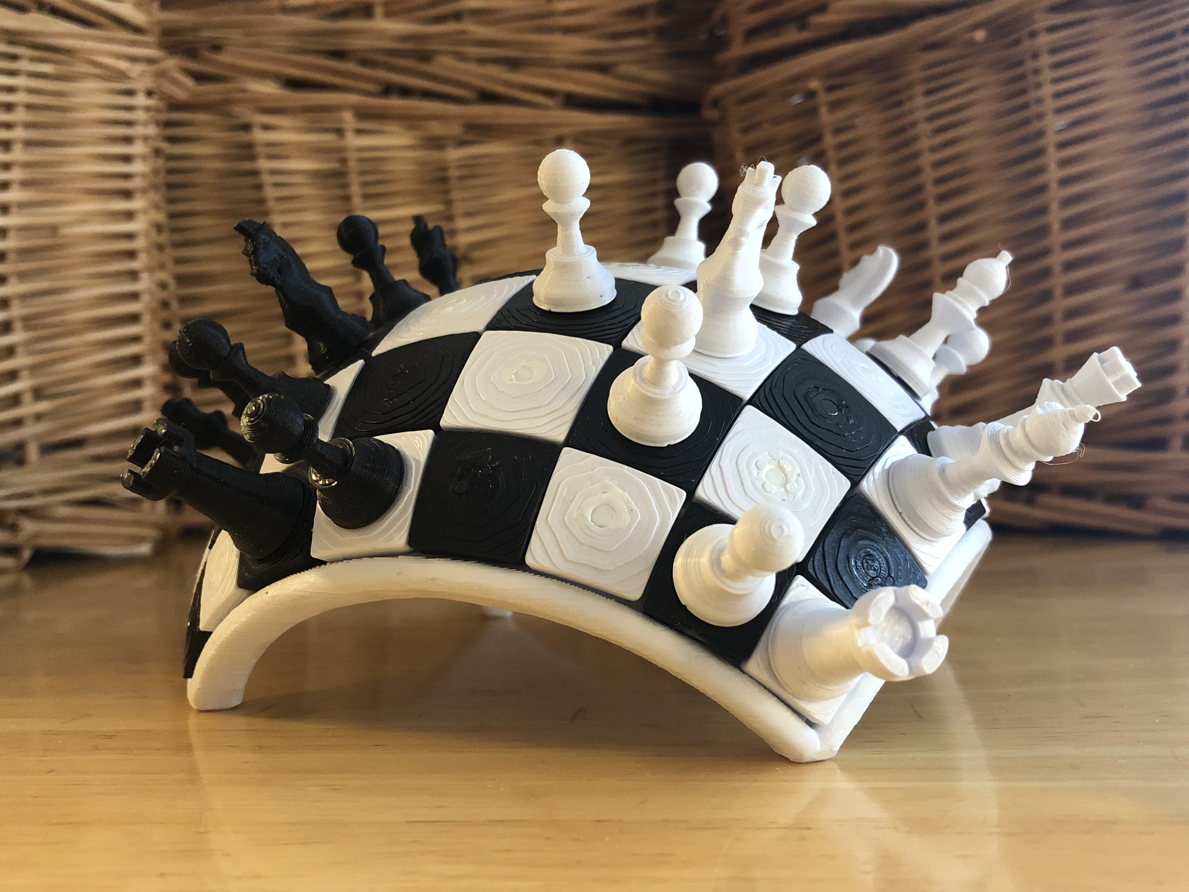 Print-in-Place Chess Set with Captive Pieces - 3D model by DaveMakesStuff  on Thangs