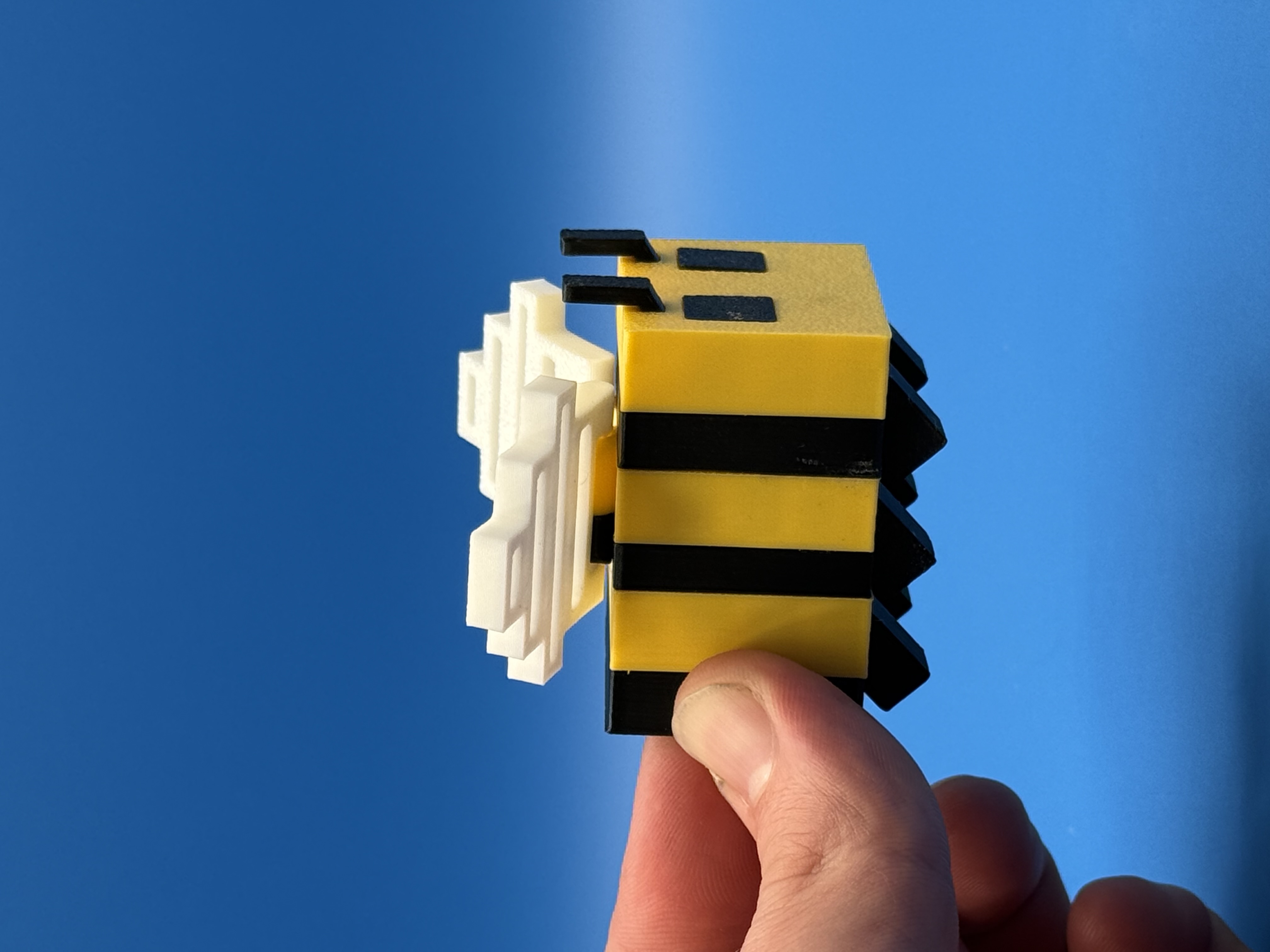 Minecraft Bee with Articulating Wings and Legs 3D 3MF Model — view 5