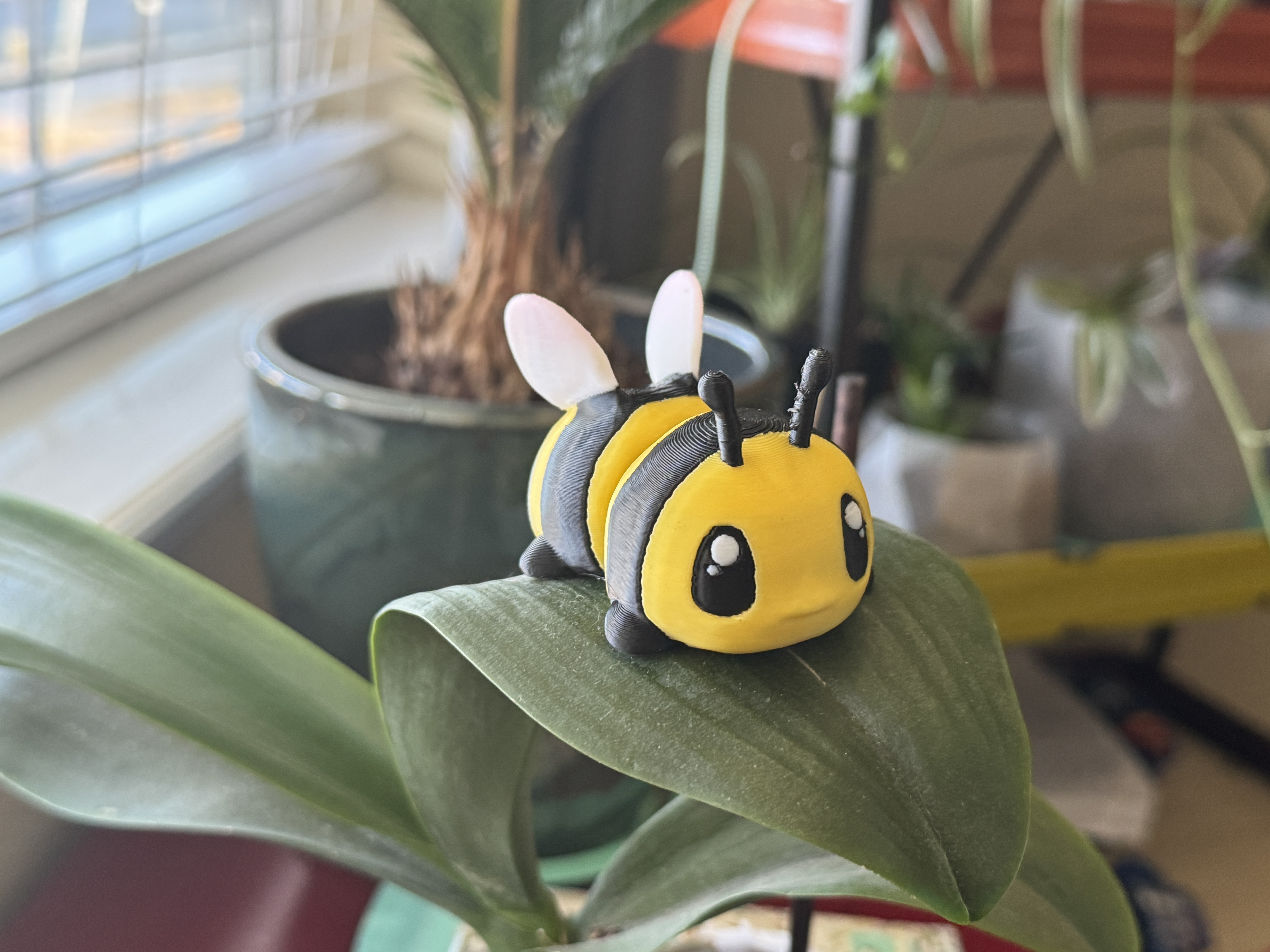 Bumble Bee and Heart Bee by Teal Cat Creative 3D STL Model — view 4