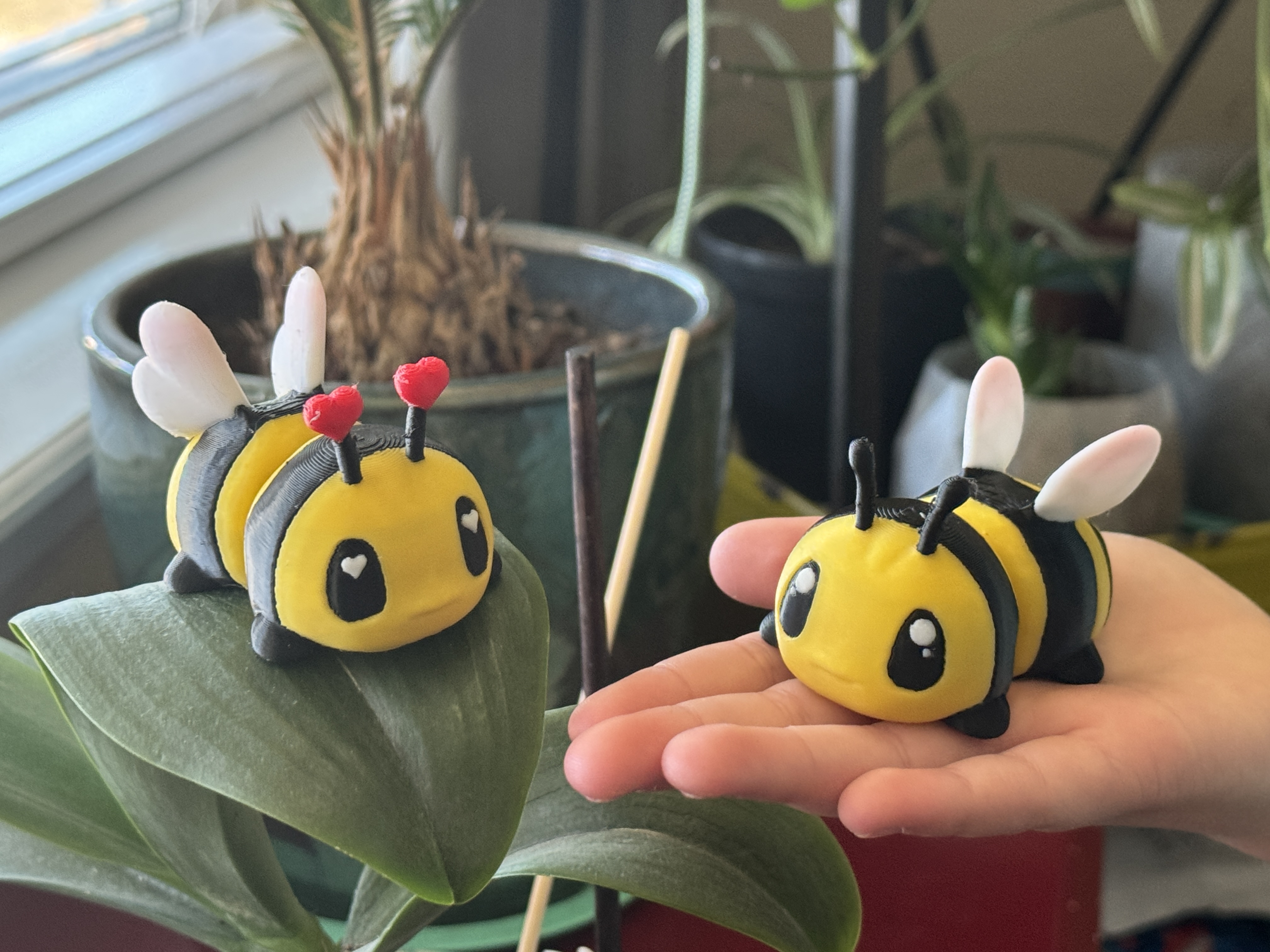 Bumble Bee and Heart Bee by Teal Cat Creative 3D STL Model