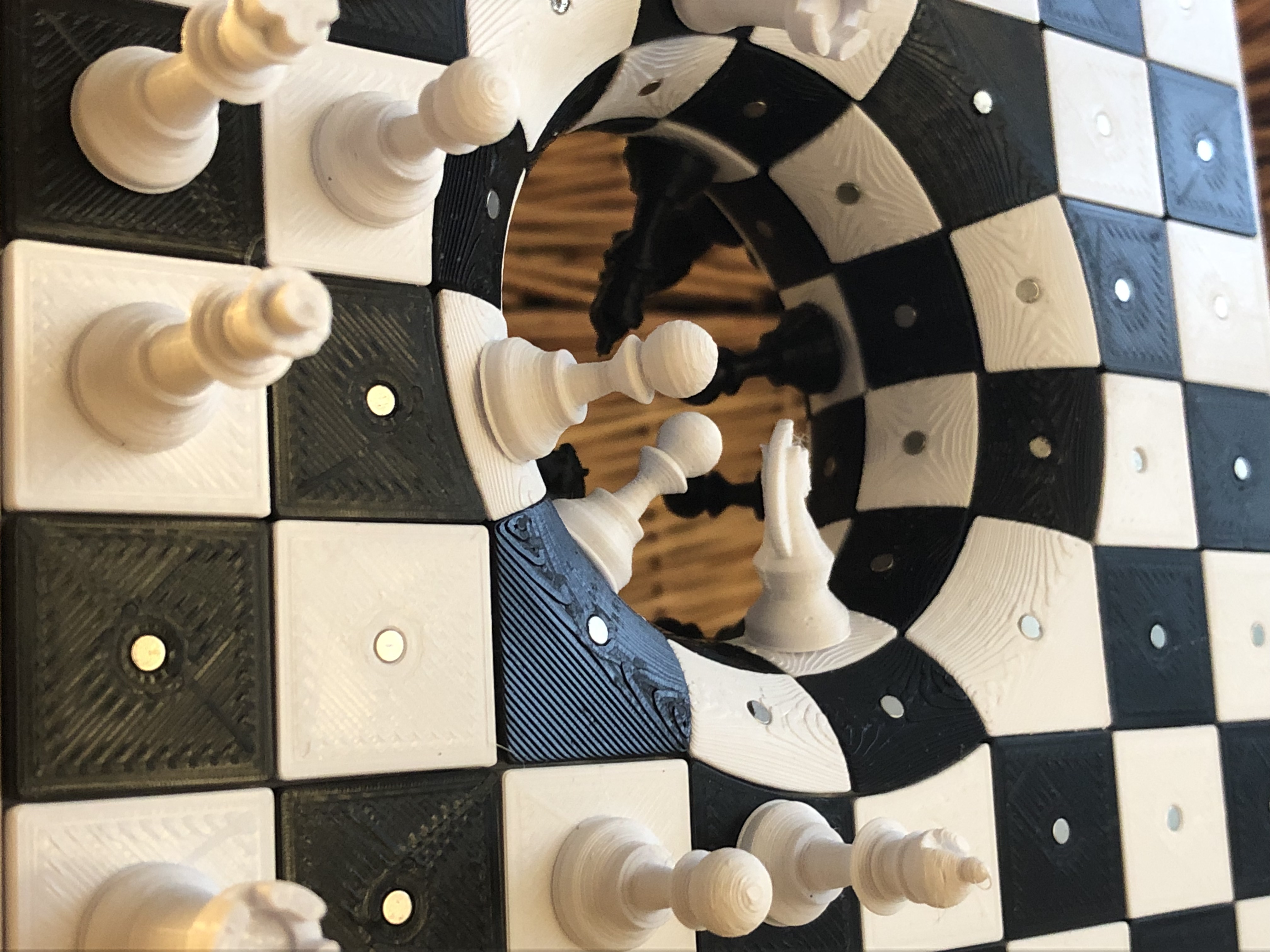 verwennen warmte Whitney Wormhole Chess Board - 3D model by DaveMakesStuff on Thangs
