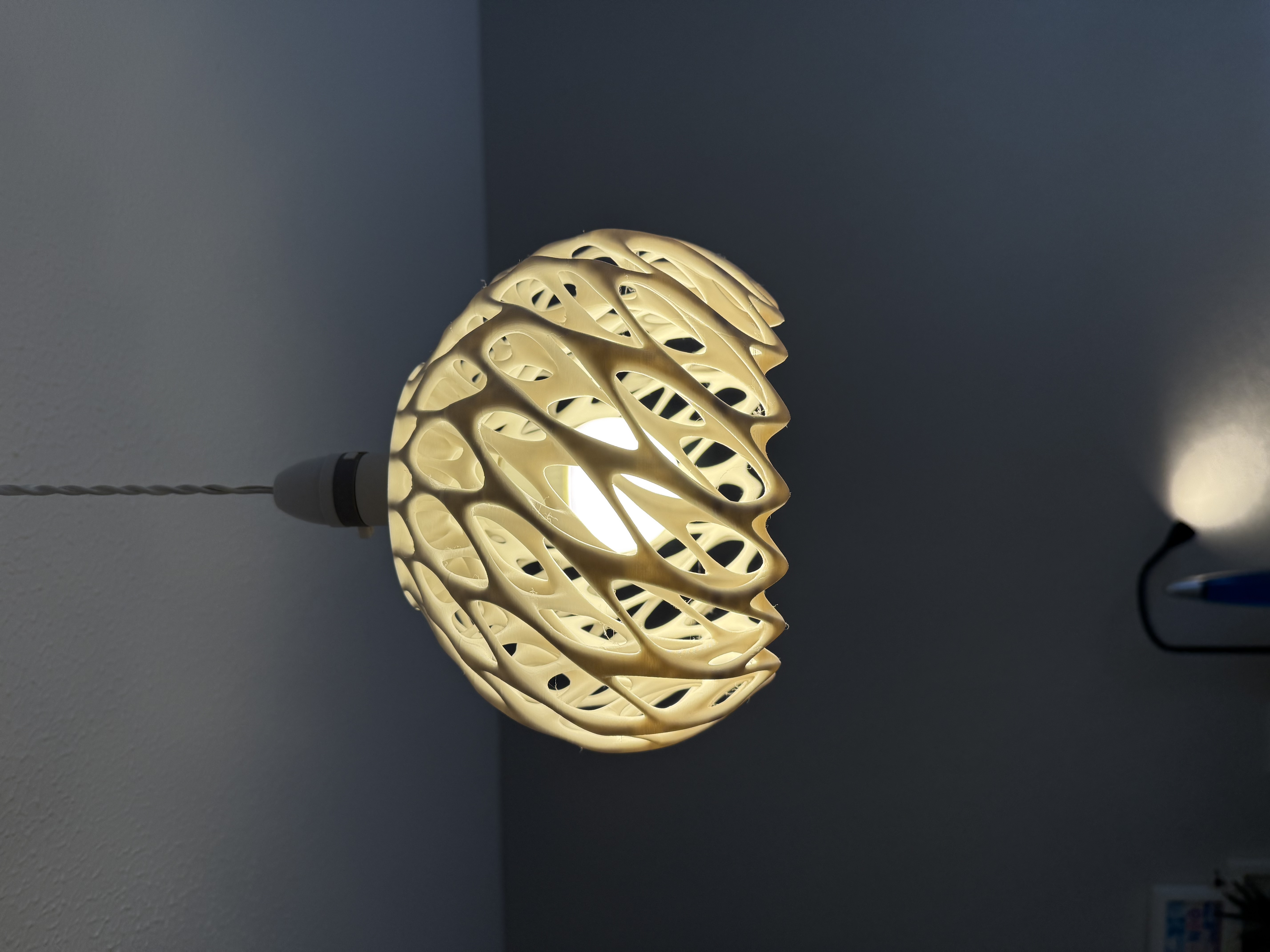 Twisted Pendant Lamp