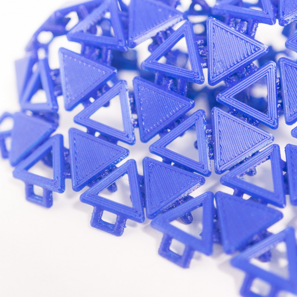 3D Printable Triangle Mesh Fabric by Devin Montes