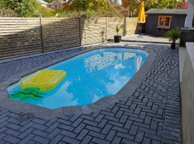 Swimming Pool With Stone Work in Etobicoke to Bolton, Caledon