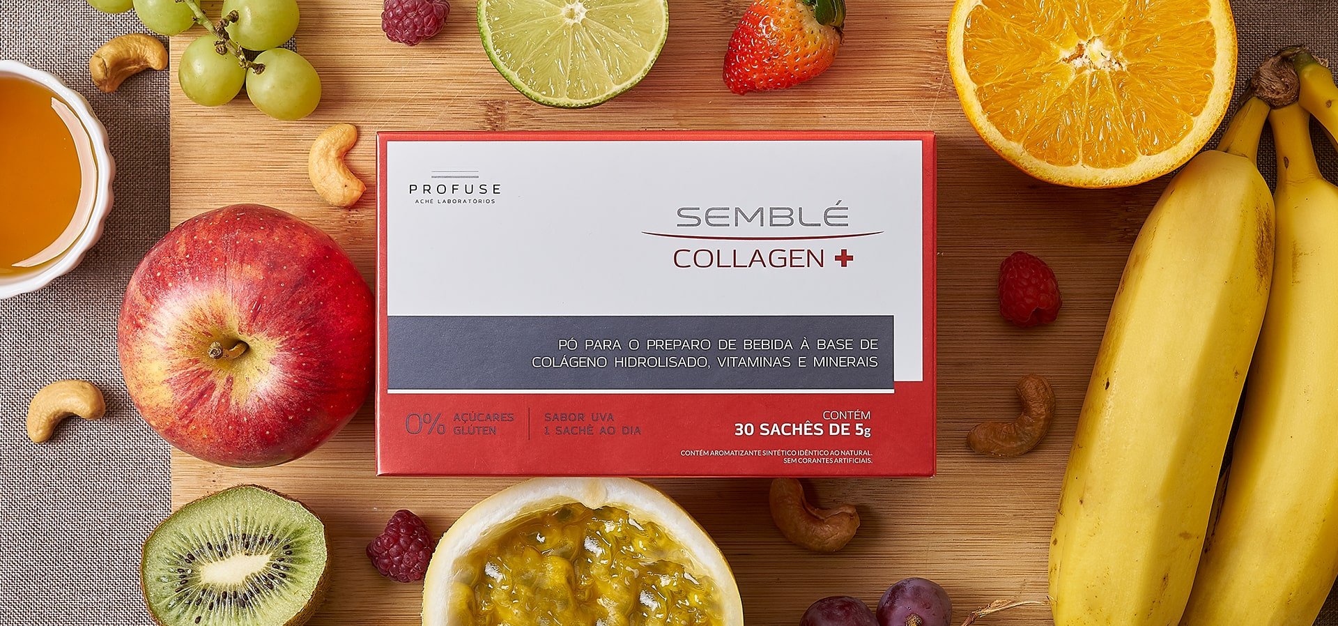 Emabalagem de Semblé Collagen+  com algumas frutas envolta 