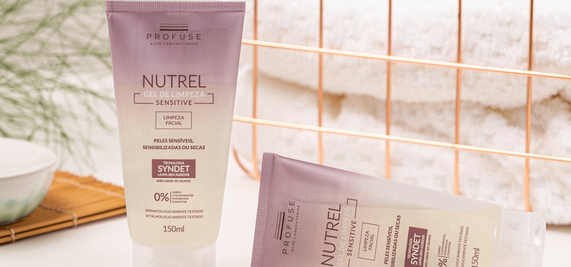 Nutrel Gel de Limpeza Sensitive com toalhas de rosto.