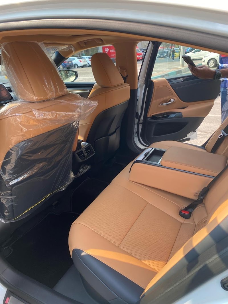 Executive Fleet Limousine - Thumbnail 5