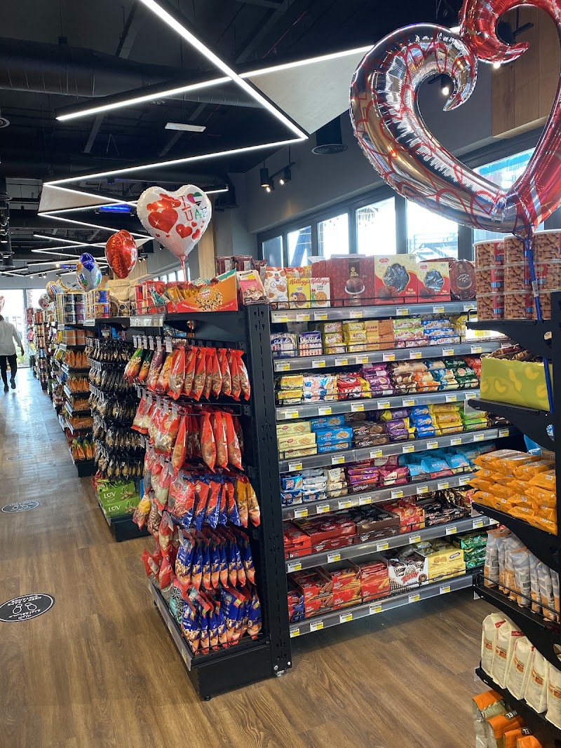 LEEN Outlet Market - Thumbnail 2