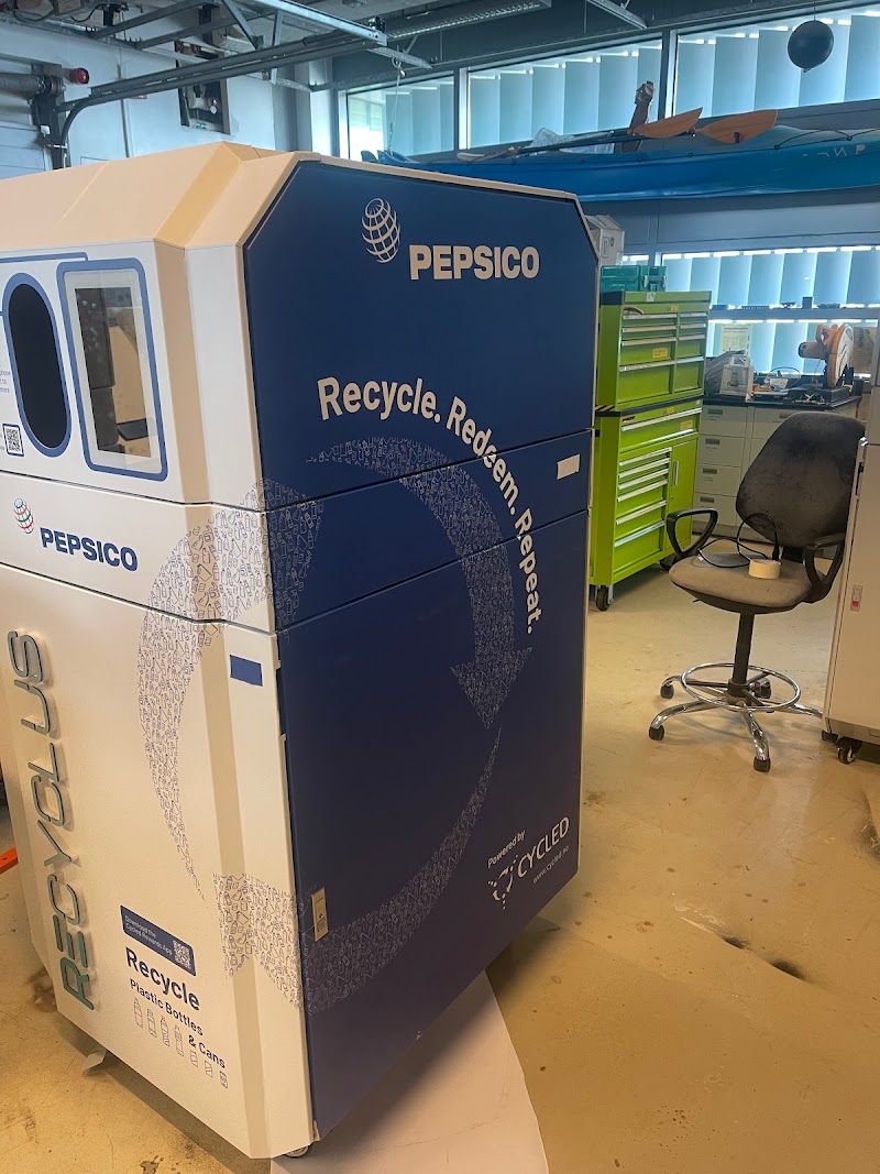 Clickwrap Advertising Signboard Manufacturer in Abu Dhabi - Thumbnail 4