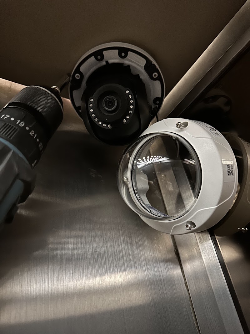 Dish antenna, Sound System, Tv Repairing,CCTV, WiFi & Data Network Solution Sales Installation and repairing - Thumbnail 4