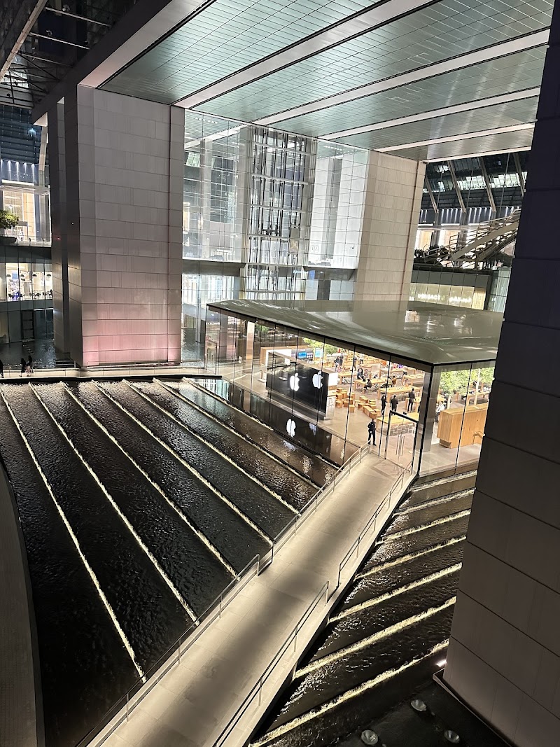 Limited Gallery Galleria Mall - Thumbnail 4