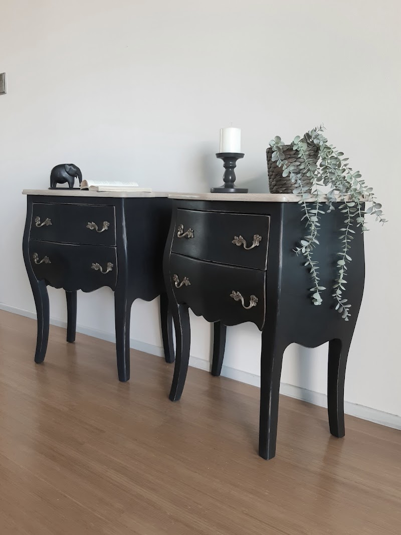 Vintage Finds - rustic & hand-painted furniture - Thumbnail 2