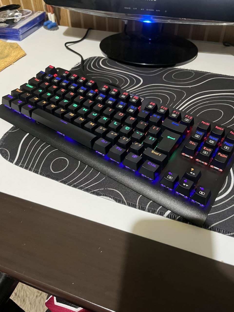 Teclado Mecânico Gamer Redragon Dark Avenger RGB (Switch Blue)
