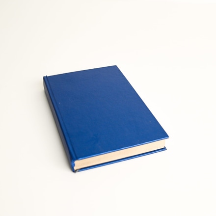 Livro com capa lisa azul main photo of Livro com capa lisa azul