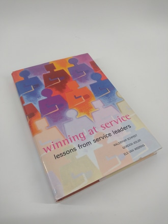 Livro Winning At Service 16X24 main photo of Livro Winning At Service 16X24