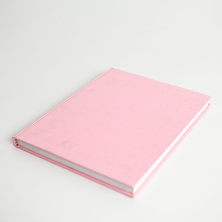 Livro com capa lisa rosa claro main photo of Livro com capa lisa rosa claro