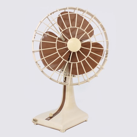 Ventilador Marrom de Mesa Bege main photo of Ventilador Marrom de Mesa Bege