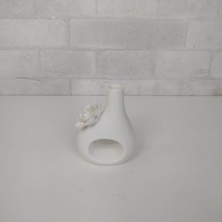 Vasinho Branco Flor Porcelana main photo of Vasinho Branco Flor Porcelana