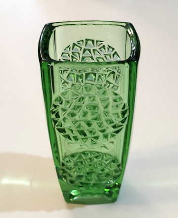 Vaso Retangular Vidro Verde com Relevos main photo of Vaso Retangular Vidro Verde com Relevos