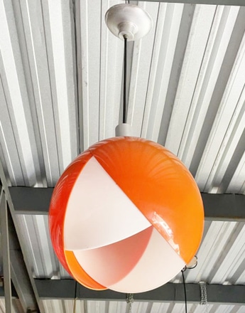 Lustre Redondo Laranja e Branco main photo of Lustre Redondo Laranja e Branco