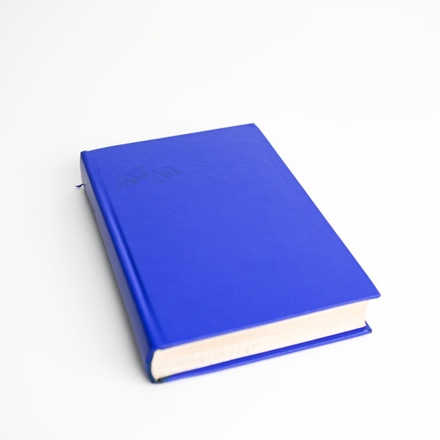 Livro com capa lisa azul main photo of Livro com capa lisa azul