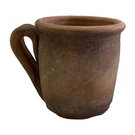 Caneca de barro com alça main photo of Caneca de barro com alça