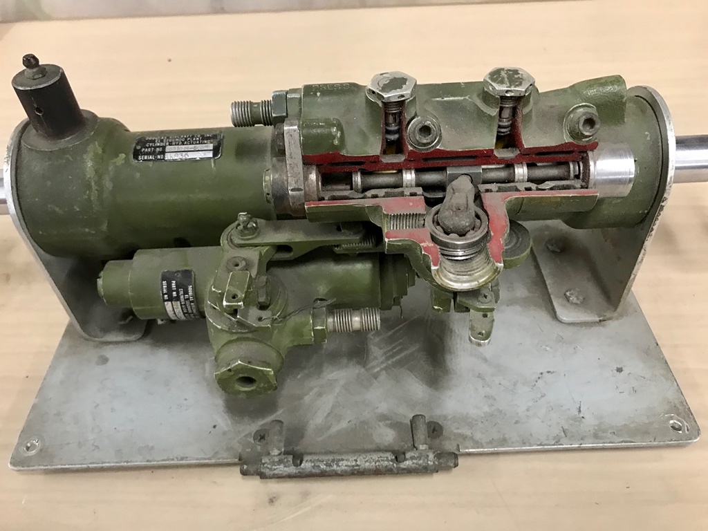 hydraulic cylinder cutaway